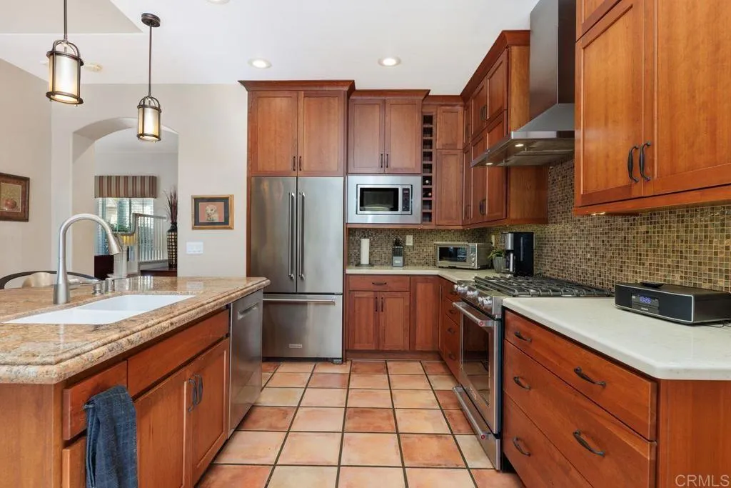 https://cdn.realtyfeed.com/cdn/127/306353132/91323d8eed6d1844335bf496766bfb11.webp