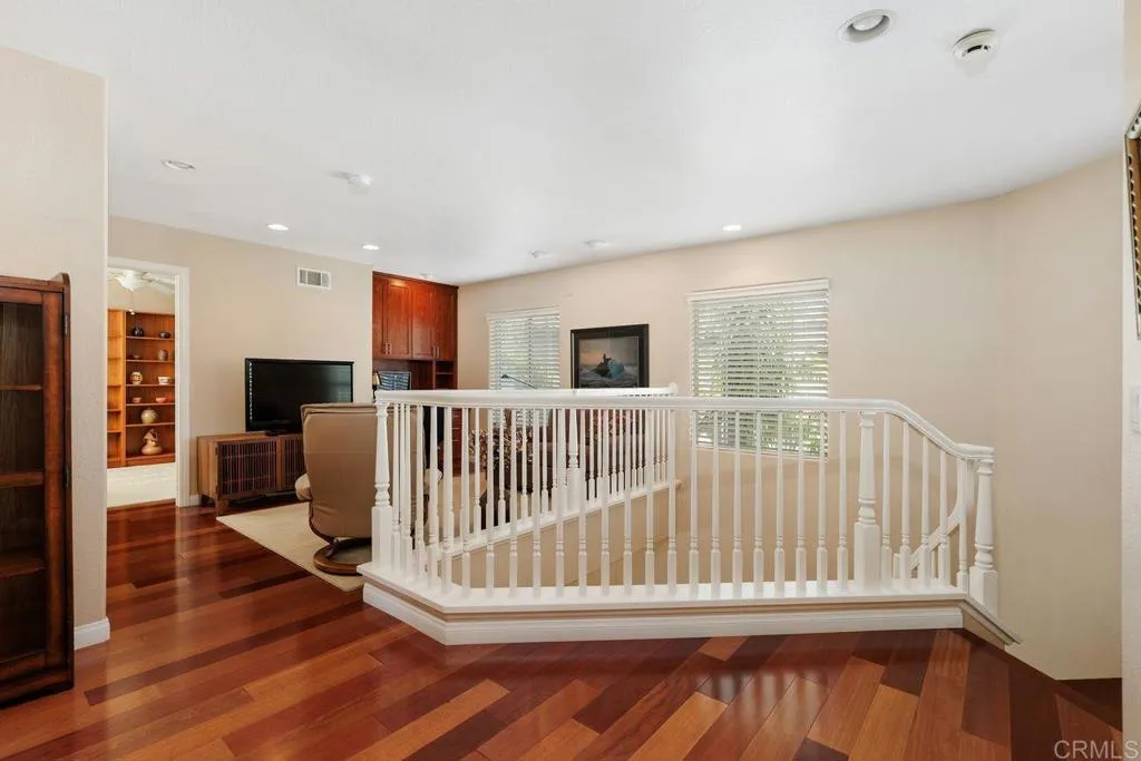 https://cdn.realtyfeed.com/cdn/127/306353132/919bcdd31ad9683bd6f7275aae443f82.webp