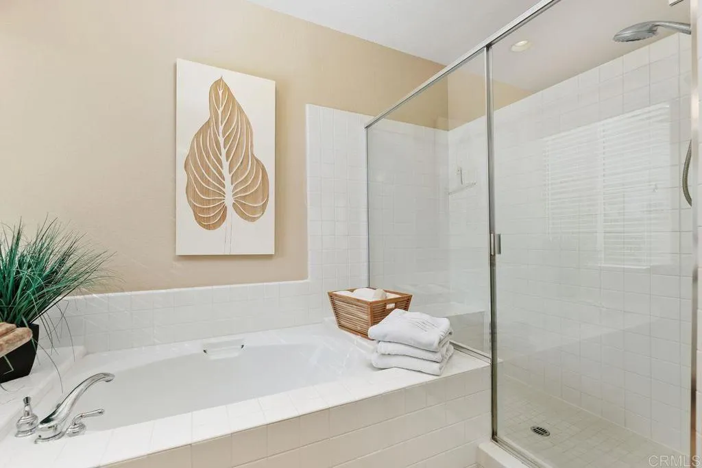 https://cdn.realtyfeed.com/cdn/127/306353132/e6ea125c8141f58619776de755fb8f23.webp