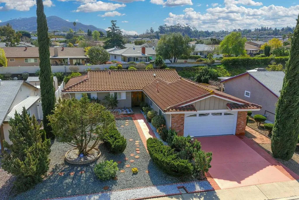 https://cdn.realtyfeed.com/cdn/127/306353664/55b38acb7a11990d26ac3936ef461450.webp