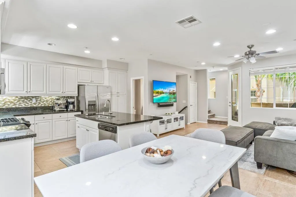 https://cdn.realtyfeed.com/cdn/127/306354094/8c4934a0c8479a318918471ce28350bd.webp