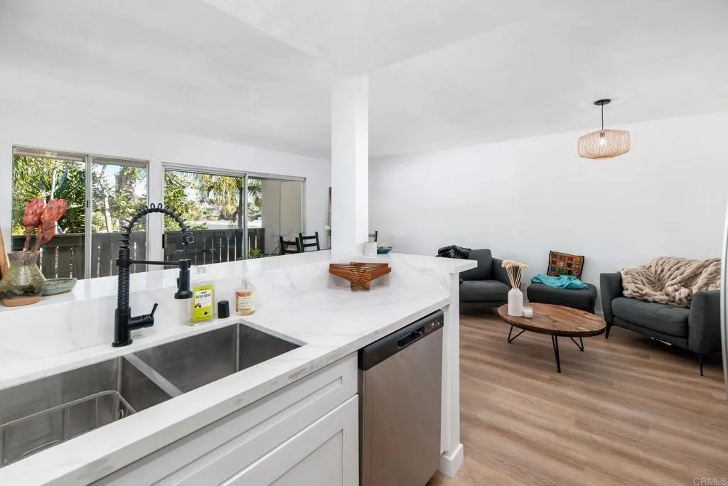 https://cdn.realtyfeed.com/cdn/127/306354275/8820ca1f3f59b0a4095cb0805dc9dcc9.webp