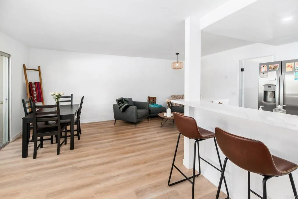https://cdn.realtyfeed.com/cdn/127/306354275/f88665faf14c3f97db72e66697de358a.webp