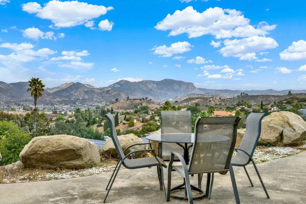https://cdn.realtyfeed.com/cdn/127/306355571/6cac02d221343101bb19986ba0d88a8f.webp