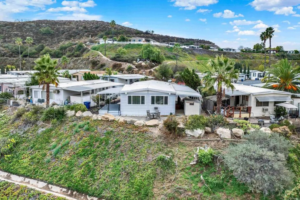https://cdn.realtyfeed.com/cdn/127/306355571/af7fd50706004311279622f0fc25c993.webp