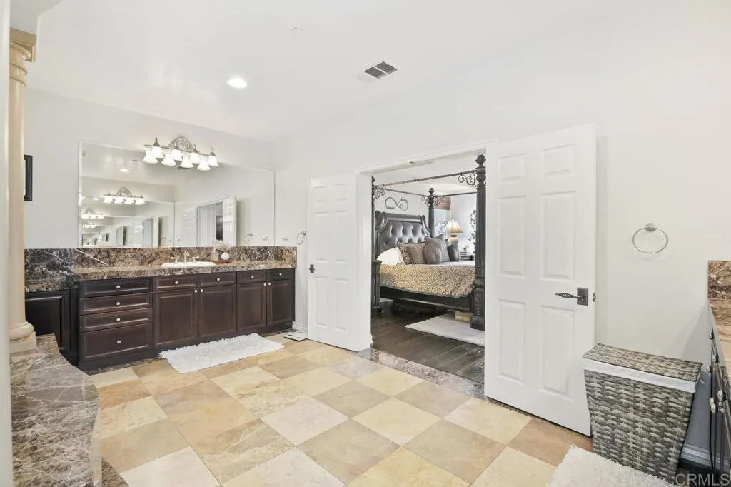 https://cdn.realtyfeed.com/cdn/127/306356066/735f5d1ad3889119e996679c97013bcc.webp