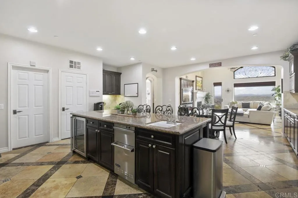 https://cdn.realtyfeed.com/cdn/127/306356066/f4ce5899a9045feb7d3d278bf7711ee7.webp