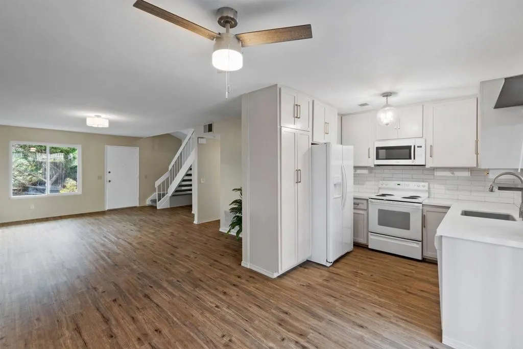 https://cdn.realtyfeed.com/cdn/127/306356120/17a03a70ce7fdaae5459cffa494b1972.webp