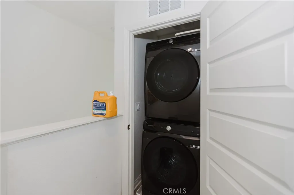 https://cdn.realtyfeed.com/cdn/127/306356131/1d01d9d9789f17f35378bd94543136b0.webp