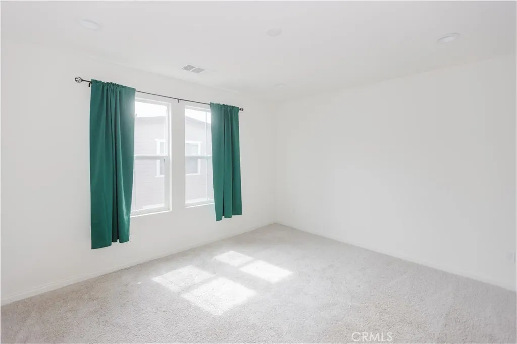 https://cdn.realtyfeed.com/cdn/127/306356131/3284de95ba40492677ff891ade6f6cb2.webp