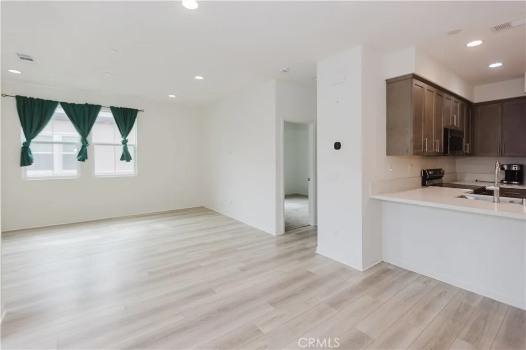 https://cdn.realtyfeed.com/cdn/127/306356131/795dc0cbd7e97a6198042374f99d9d74.webp