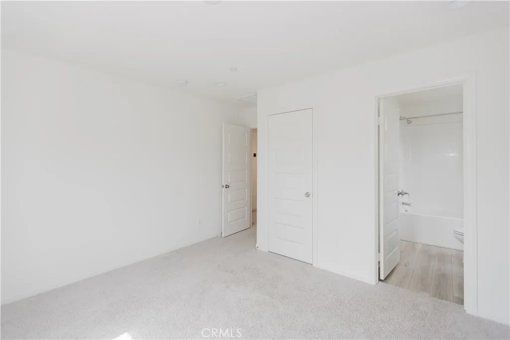 https://cdn.realtyfeed.com/cdn/127/306356131/e0a0e5546bc8090ae8782c480a1487f6.webp