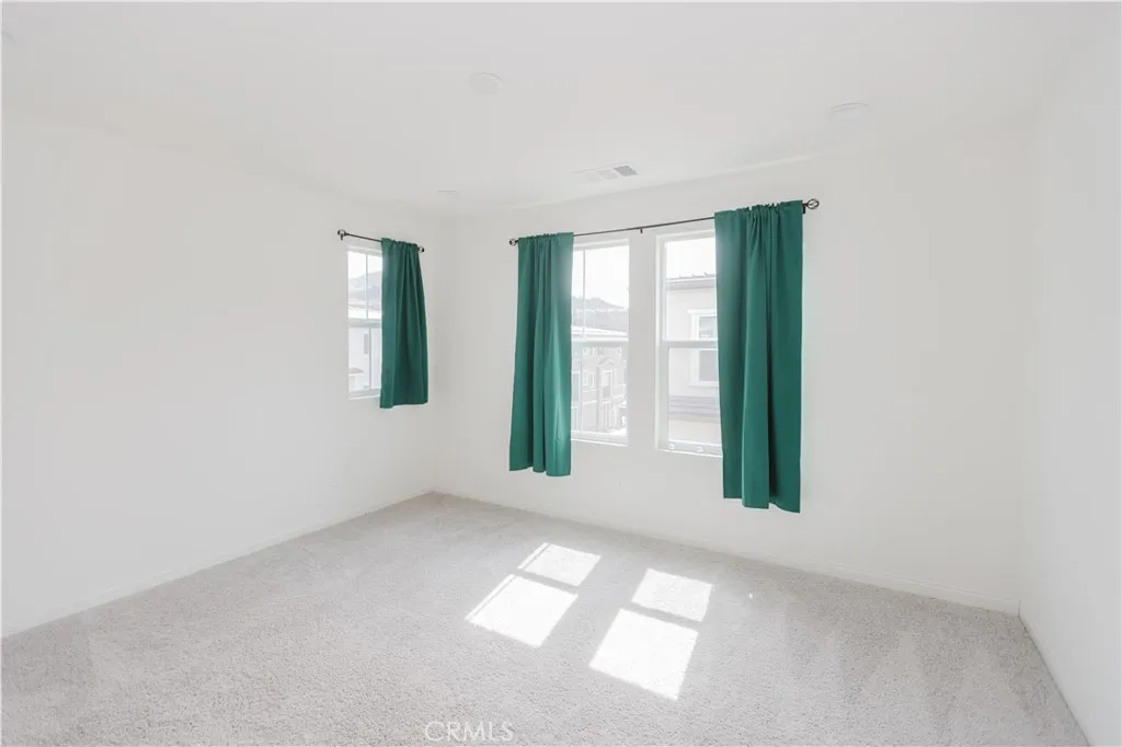 https://cdn.realtyfeed.com/cdn/127/306356131/fa12b8aff9dc619aba01a0cfae9093d5.webp