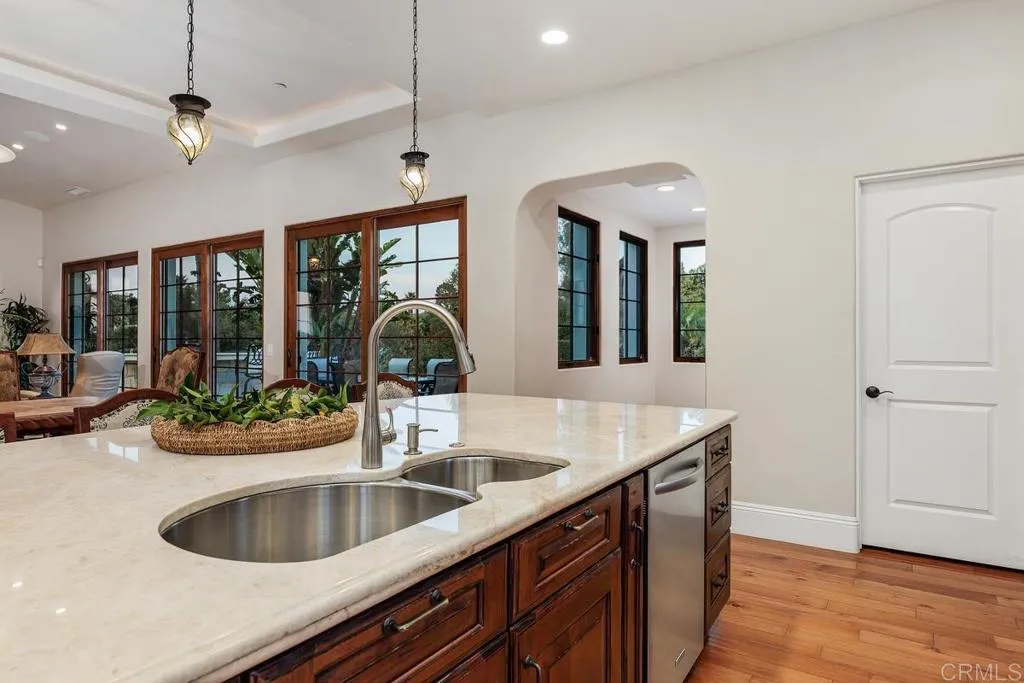 https://cdn.realtyfeed.com/cdn/127/306356189/87aa9b9442f888ff48f5d78d0092513b.webp