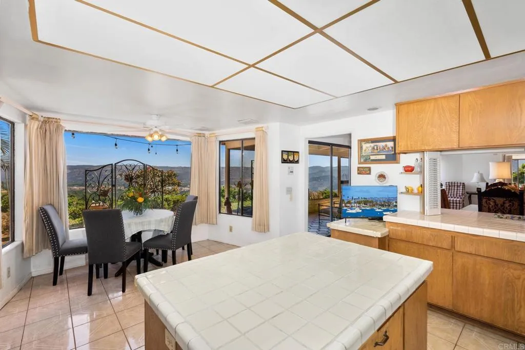 https://cdn.realtyfeed.com/cdn/127/306356367/2e360ea9d4d513570d84537891ab63e1.webp