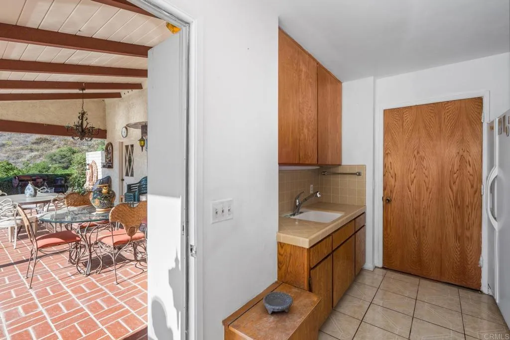 https://cdn.realtyfeed.com/cdn/127/306356367/474cabe9aeb49b4ddff692972fd2532b.webp