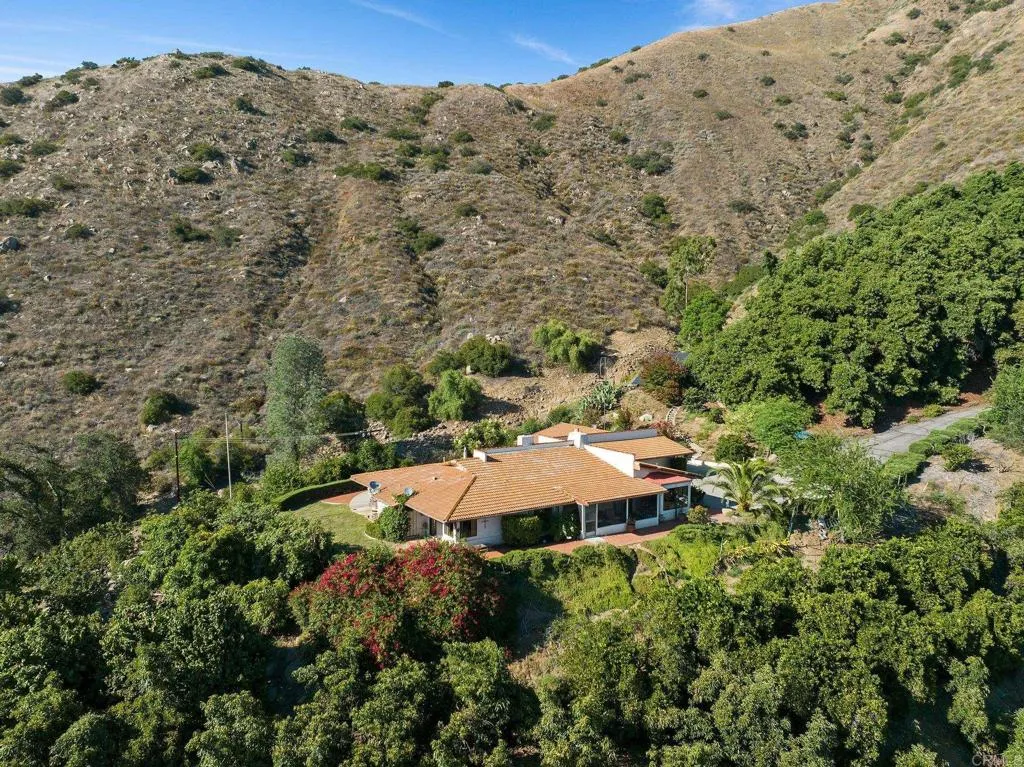 https://cdn.realtyfeed.com/cdn/127/306356367/aec228302b0cd0aab38bc84f8b8186f6.webp