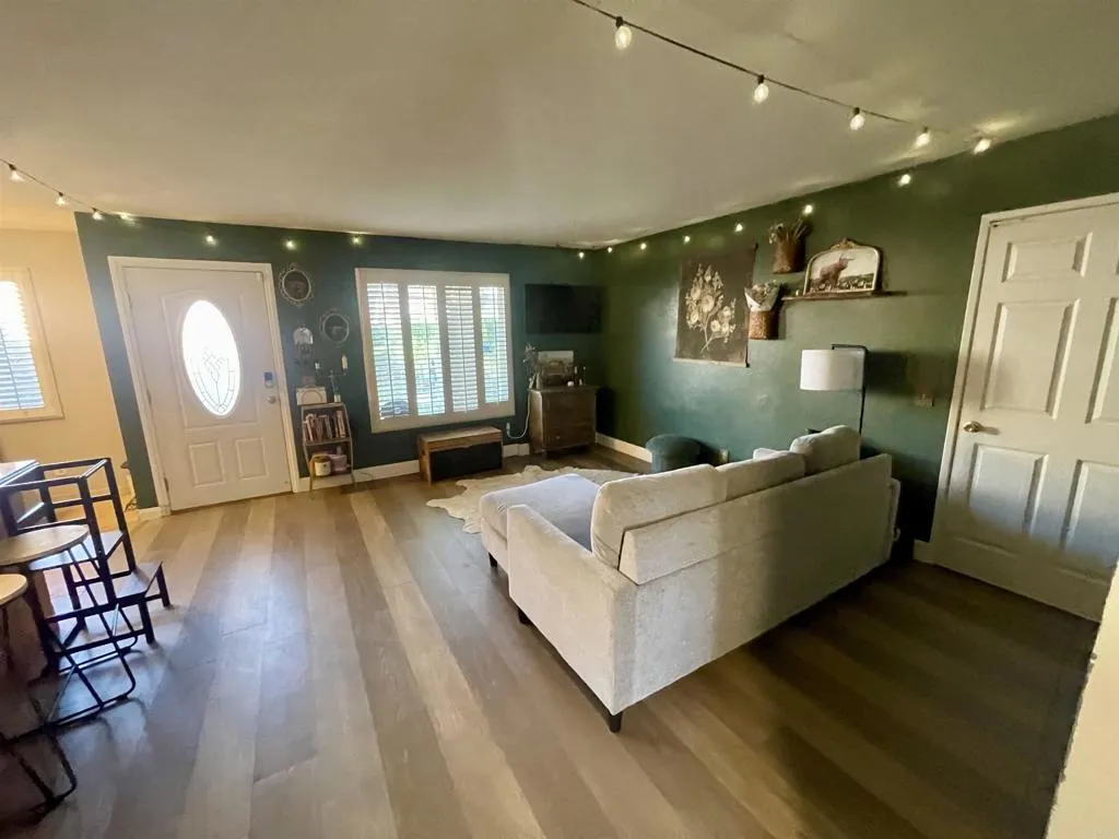 https://cdn.realtyfeed.com/cdn/127/306356434/ae79f2f0fba136f8ad56cec4edef07d0.webp