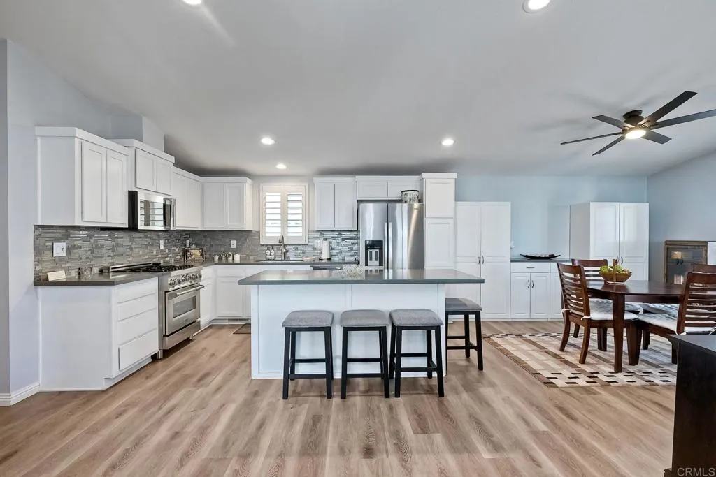 https://cdn.realtyfeed.com/cdn/127/306356516/5bc9c72faf9d93c7dd9a9cc48fc1a1fa.webp