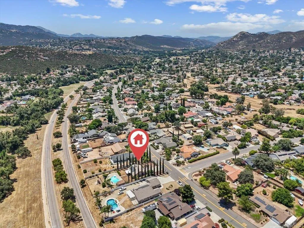 https://cdn.realtyfeed.com/cdn/127/306357251/3aae9d6f2c46a3cf94a69ed448c7594c.webp