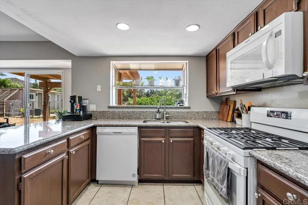https://cdn.realtyfeed.com/cdn/127/306357251/e5f4b977d43d6622fb52d2a6540ec5bf.webp