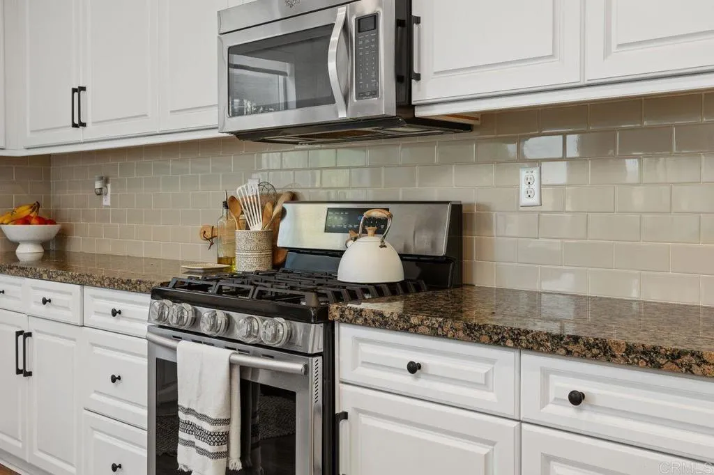 https://cdn.realtyfeed.com/cdn/127/306357684/2c47ec1701fb0fa9f1f64227f5c1f003.webp