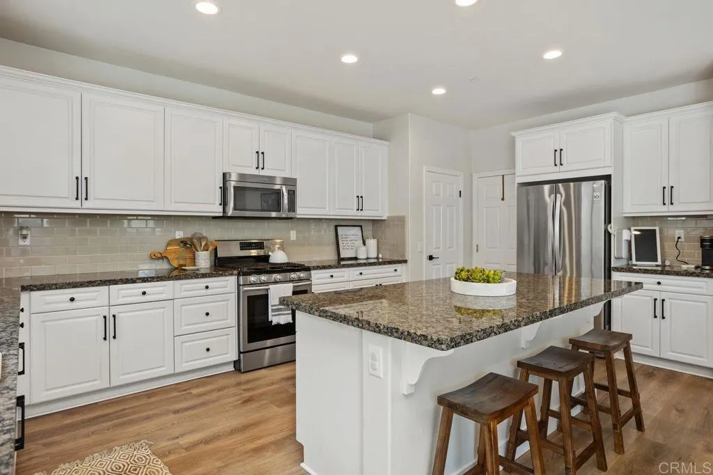 https://cdn.realtyfeed.com/cdn/127/306357684/7796e9da11a13c2221f7d832edcf75ed.webp