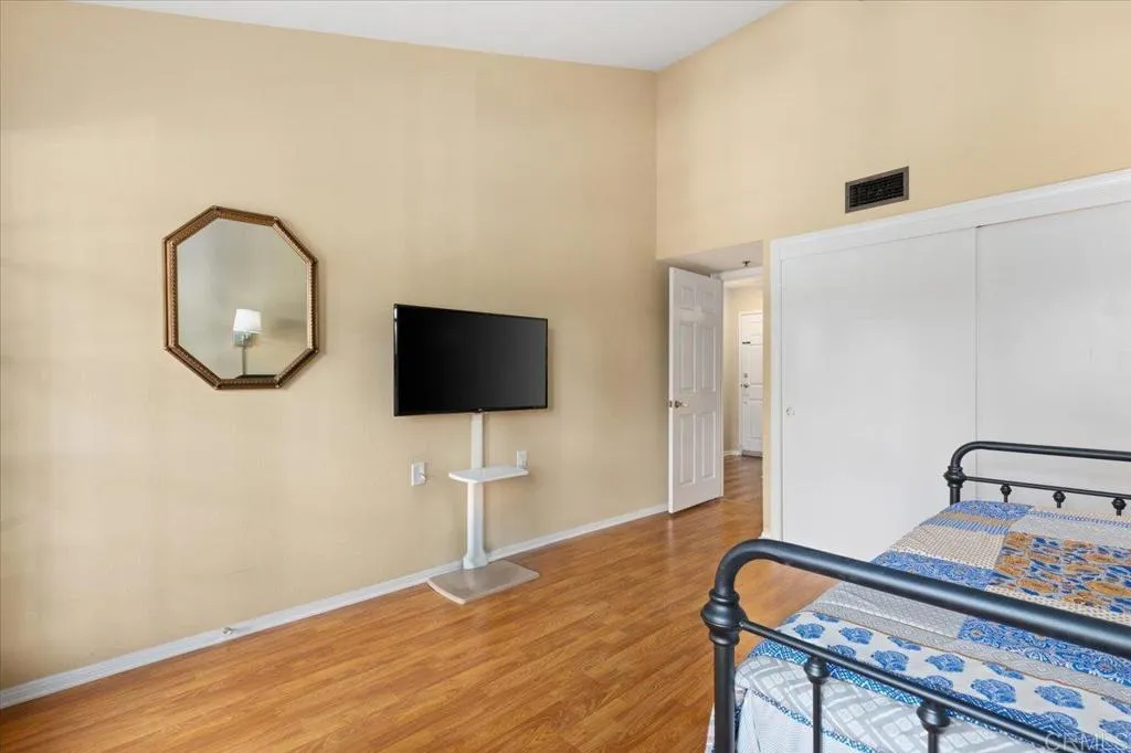 https://cdn.realtyfeed.com/cdn/127/306357807/007e1e0cf8752b7257ee5e105fb3bf77.webp