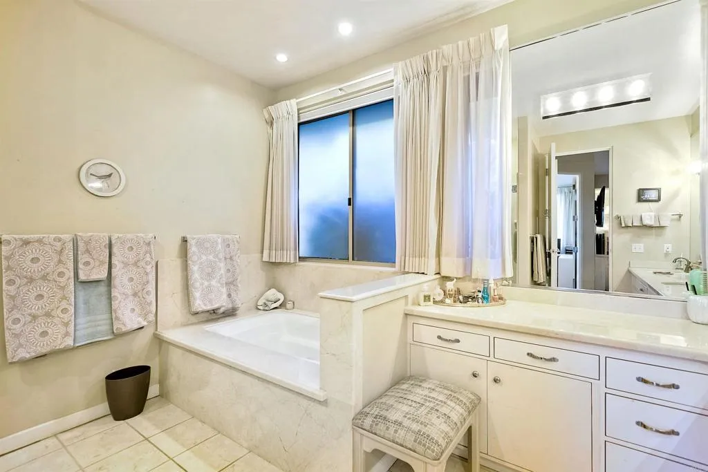 https://cdn.realtyfeed.com/cdn/127/306358432/7b7e3fda282295583d29d9c62fb9eefb.webp