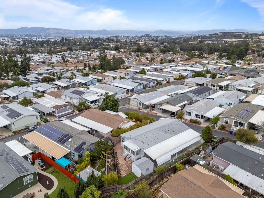 https://cdn.realtyfeed.com/cdn/127/306358654/310931856f43238f78bd9b7f775a6f49.webp