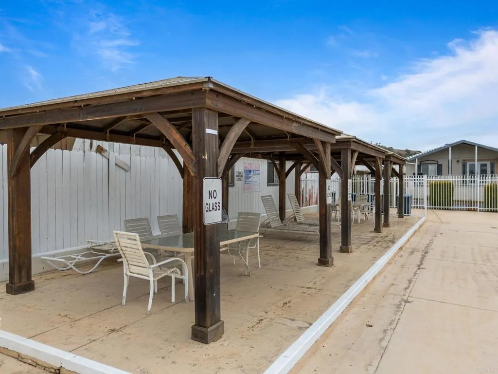 https://cdn.realtyfeed.com/cdn/127/306358654/320220e7823cf4b85fd665c205e17537.webp