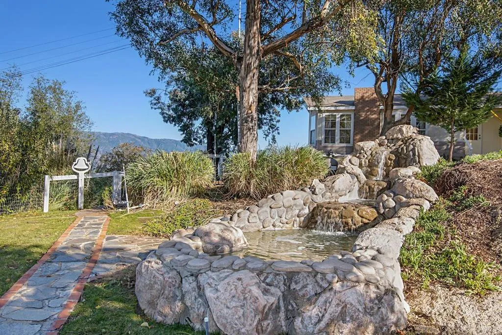 https://cdn.realtyfeed.com/cdn/127/306360209/8b532f11d95f4bcdbc0b231ec09146e2.webp