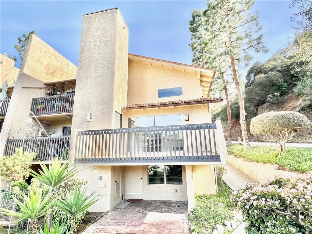 64 Avalon Terrace Road, Avalon, Ca 90704