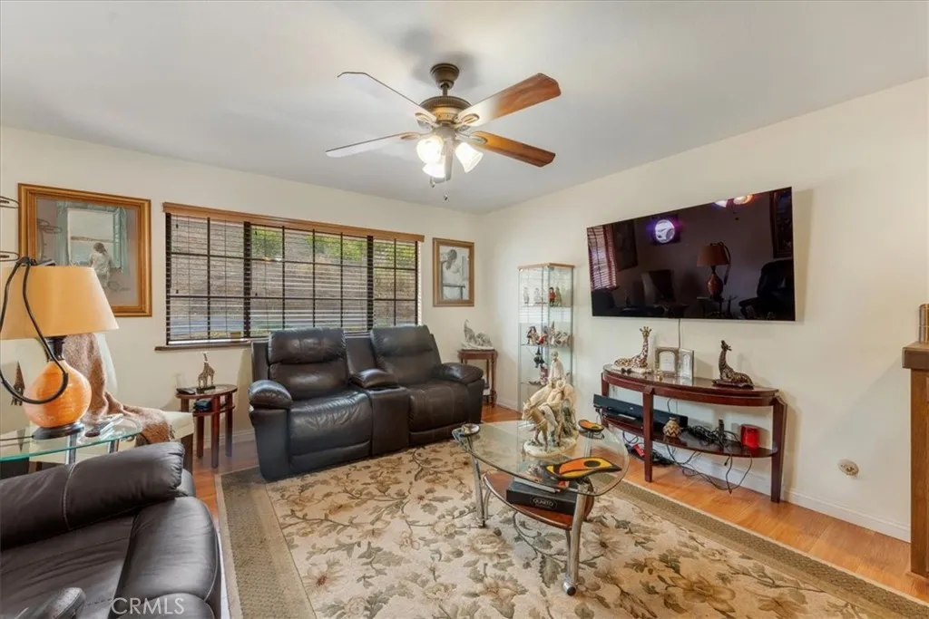 https://cdn.realtyfeed.com/cdn/127/306360695/36e2b8371b4d99ba7f99732c1ef925e9.webp