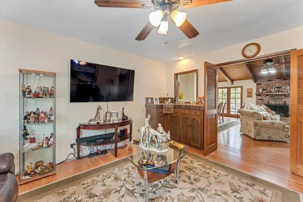 https://cdn.realtyfeed.com/cdn/127/306360695/4067d99414a33e1496ab41d89648e870.webp