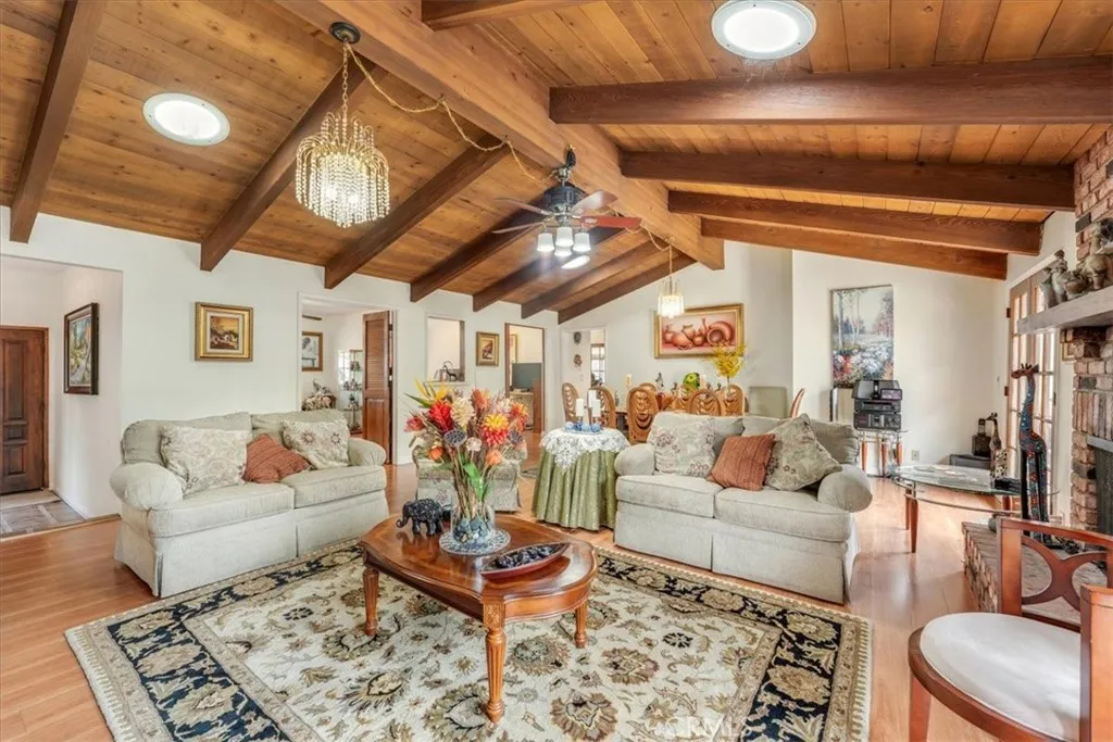 https://cdn.realtyfeed.com/cdn/127/306360695/4e08a92766a55cab2caee20599ab9f09.webp