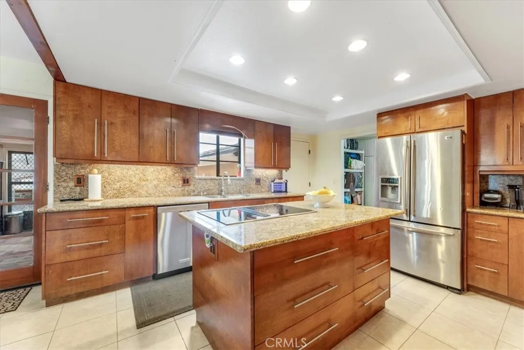 https://cdn.realtyfeed.com/cdn/127/306360695/c3bd798428058e581f4952aeda0492f0.webp