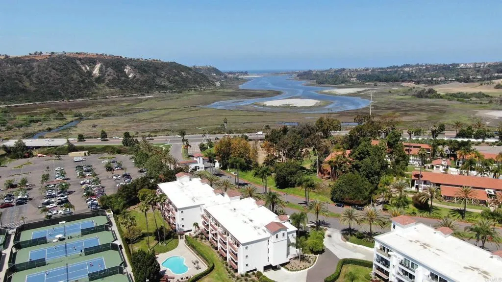 https://cdn.realtyfeed.com/cdn/127/306360824/4178450fc77cceaa842f9778fcb036be.webp