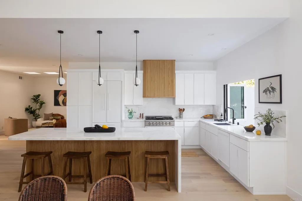 https://cdn.realtyfeed.com/cdn/127/306361112/119d50d4b104e8fb98f8938560e939a1.webp