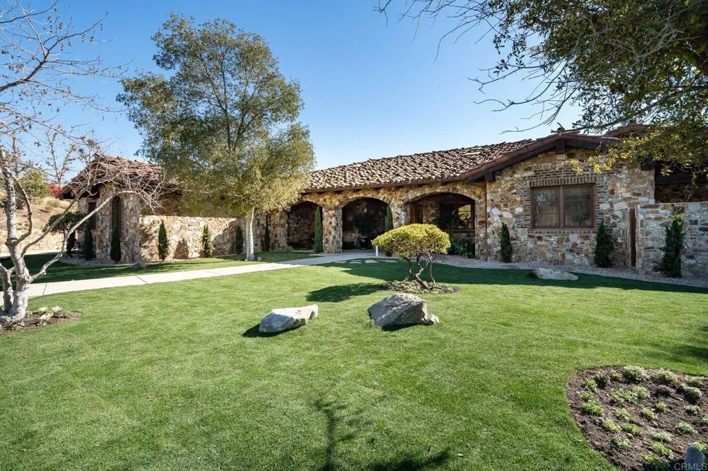 https://cdn.realtyfeed.com/cdn/127/306361626/2f202c0969b457ab264215c48842eaa8.webp