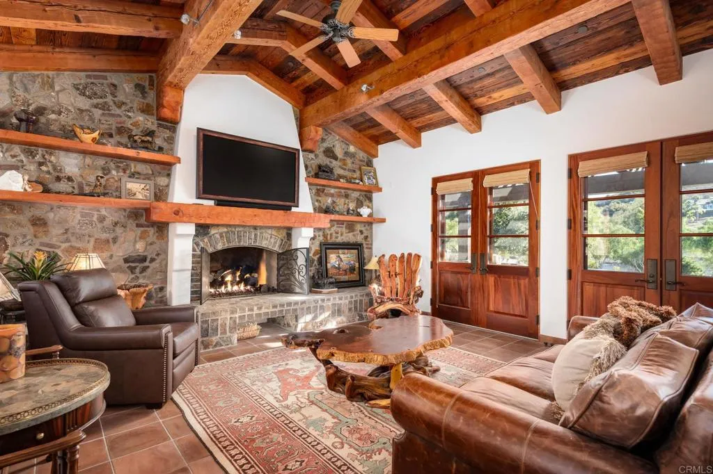 https://cdn.realtyfeed.com/cdn/127/306361626/7d1ffb4aeb5626a4f44218684f61eaad.webp