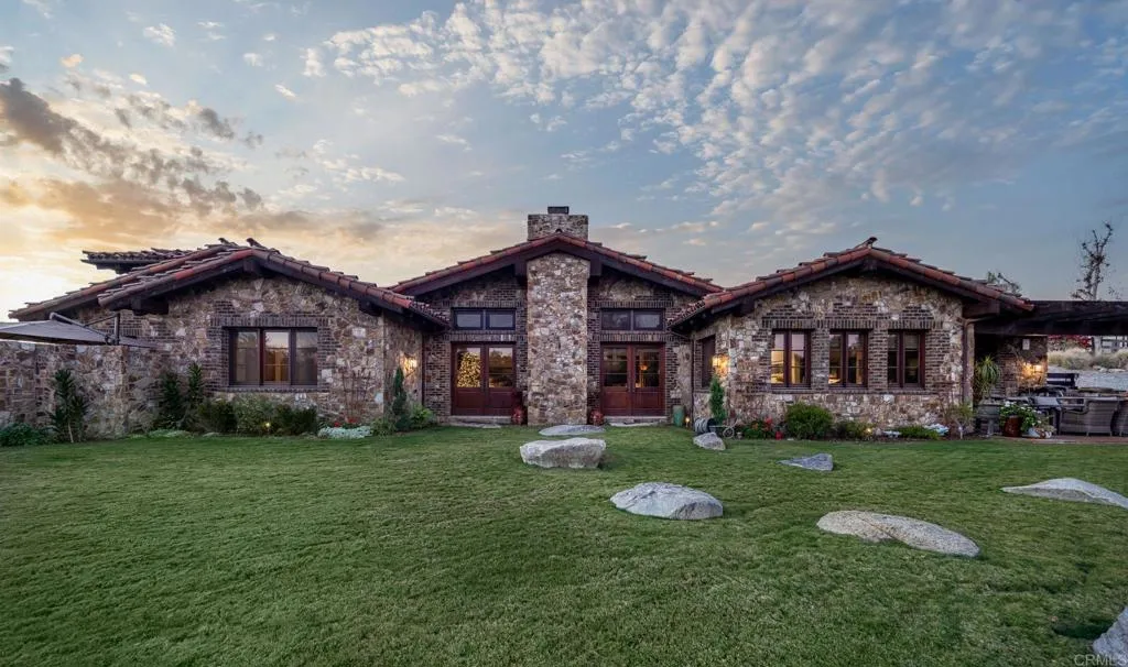 https://cdn.realtyfeed.com/cdn/127/306361626/b569f42532909ba662ac1db632b4b454.webp