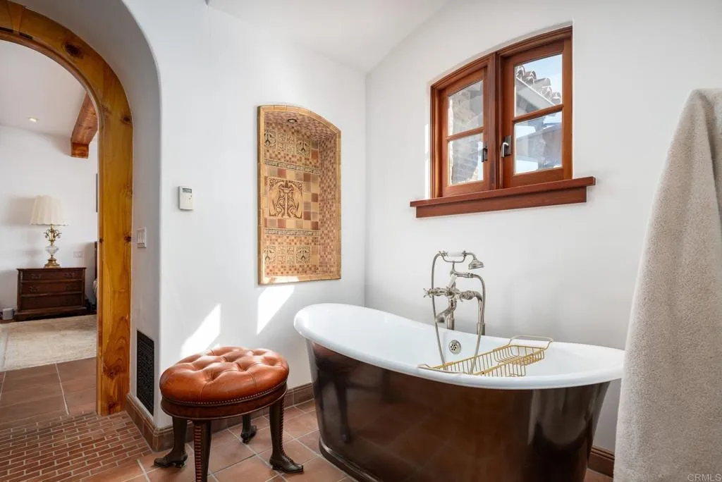 https://cdn.realtyfeed.com/cdn/127/306361626/e8105d766b571954ea0ac1c10bb7f17c.webp