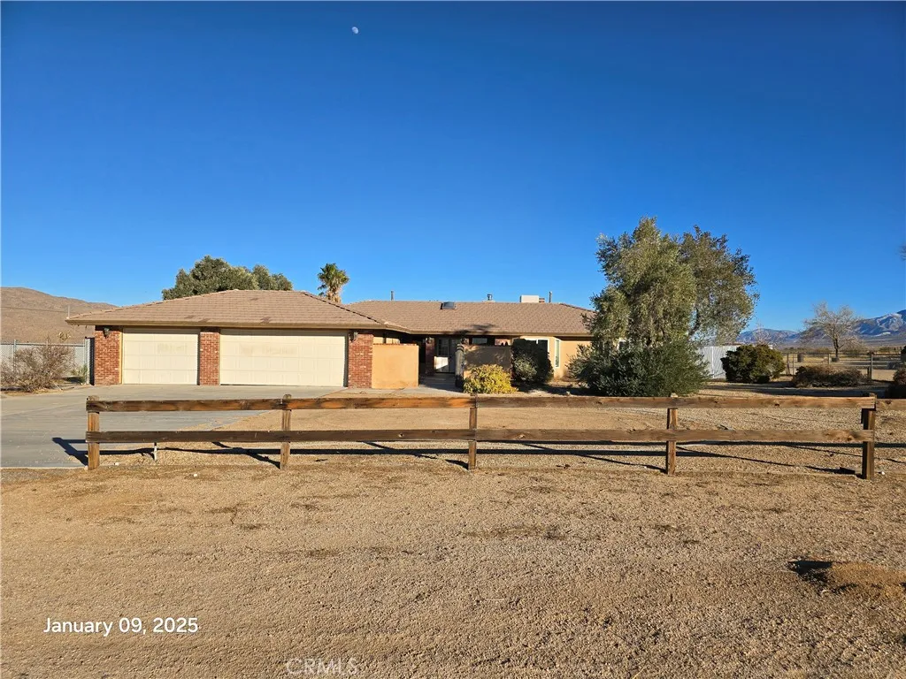 10883 Milpas Drive, Apple Valley, Ca 92308 - Main photo, Apple Valley, CA