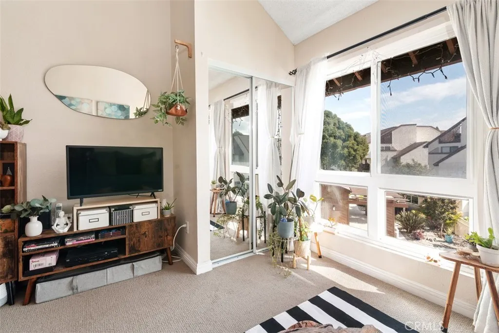 Photo #3: IV25031884 Listing 