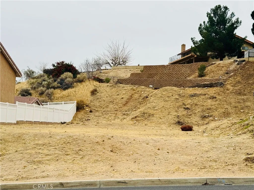 18005 Vista Point, Victorville, Ca 92395 - Photo 3 of 3, Victorville, CA