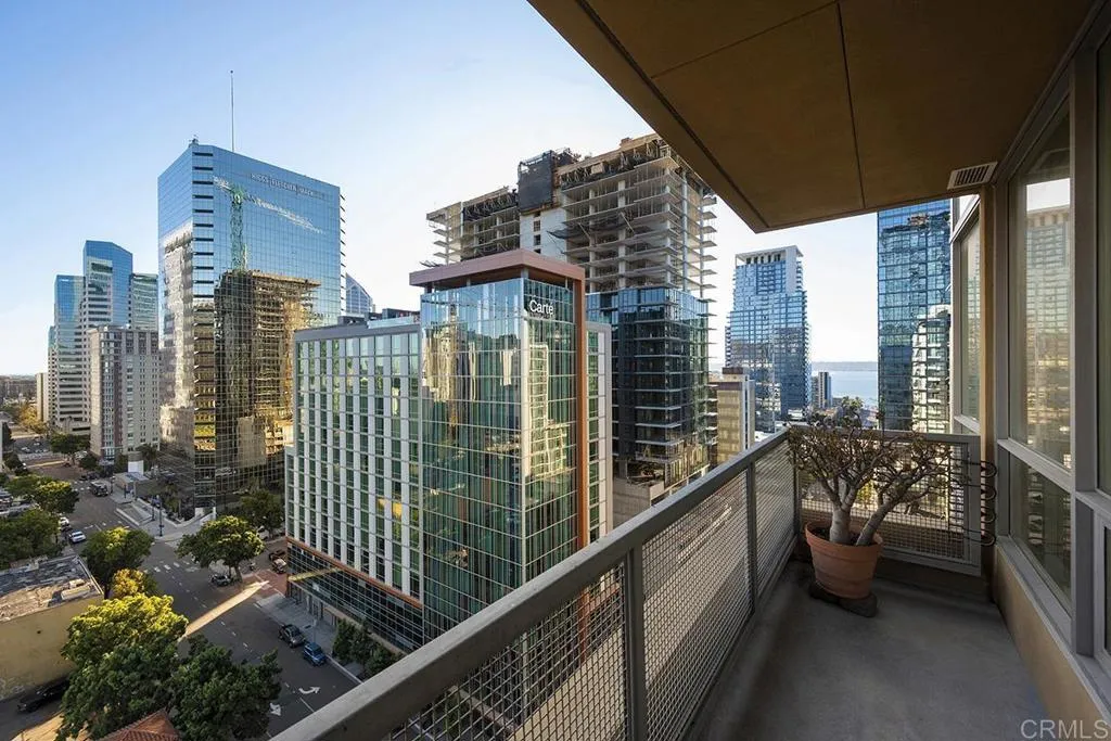 https://cdn.realtyfeed.com/cdn/127/306363821/2c38decb2e5c485ced38de60152ba6ed.webp
