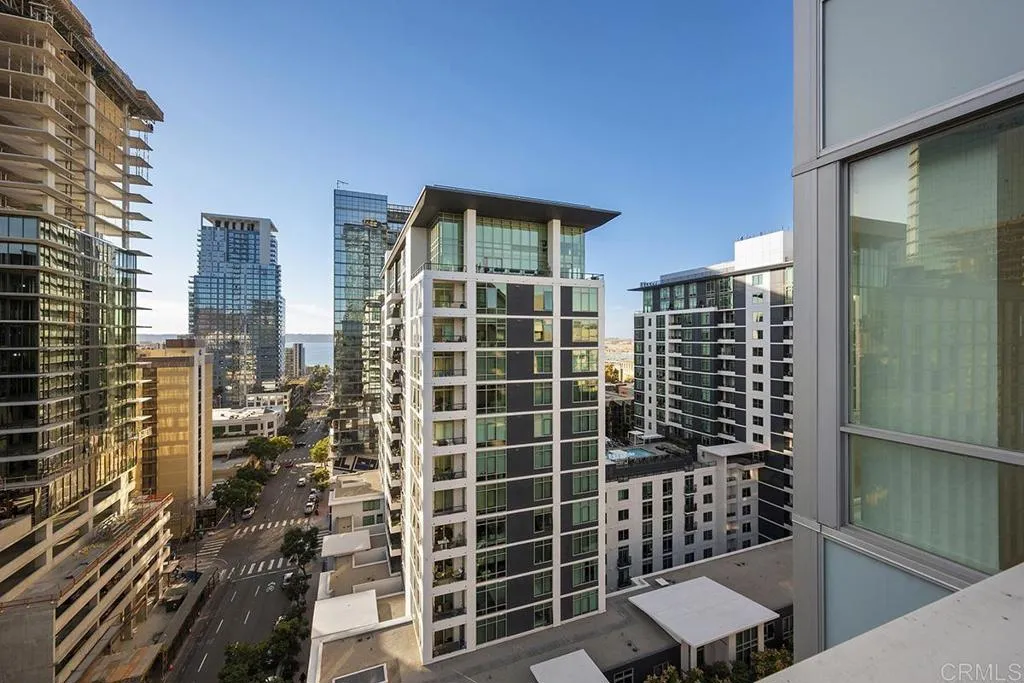 https://cdn.realtyfeed.com/cdn/127/306363821/46517fcbf50d5192e29b7b557ef8a849.webp