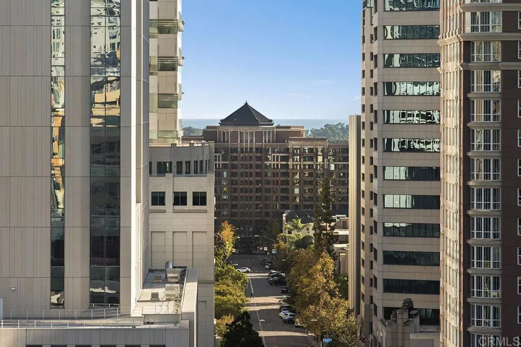 https://cdn.realtyfeed.com/cdn/127/306363821/fee5efe5ac487d6e488b5ce4b4b10410.webp