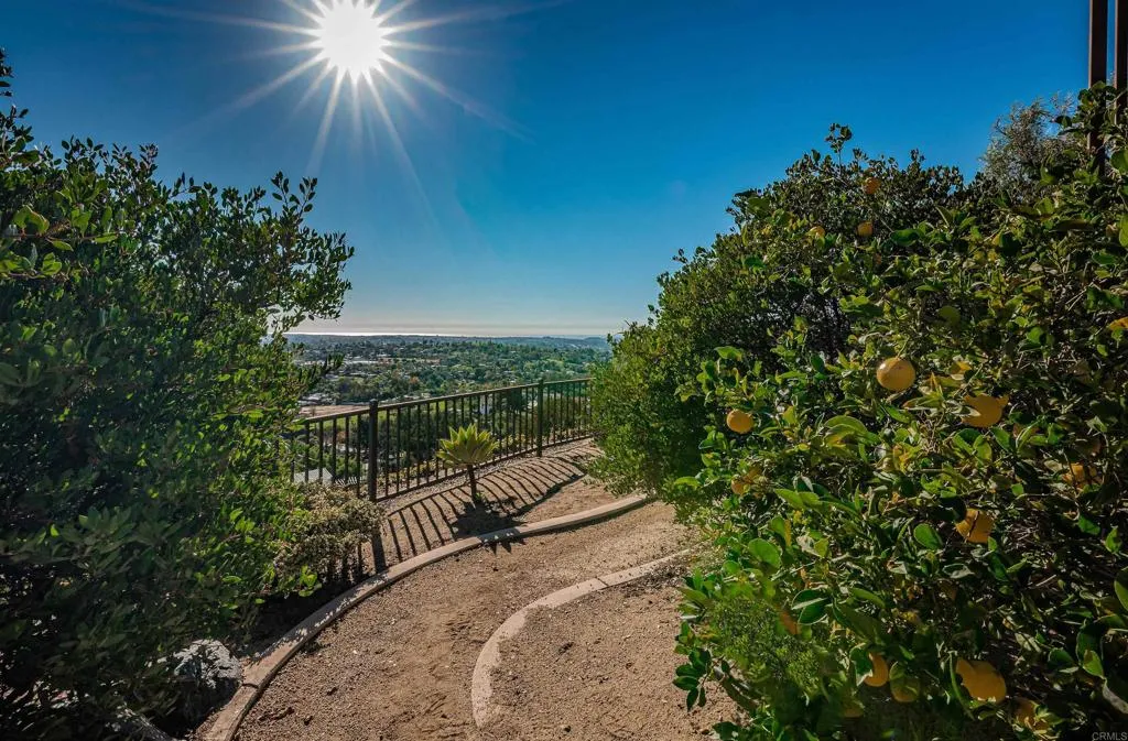 2362 Edgehill Road, Vista, CA, 92084